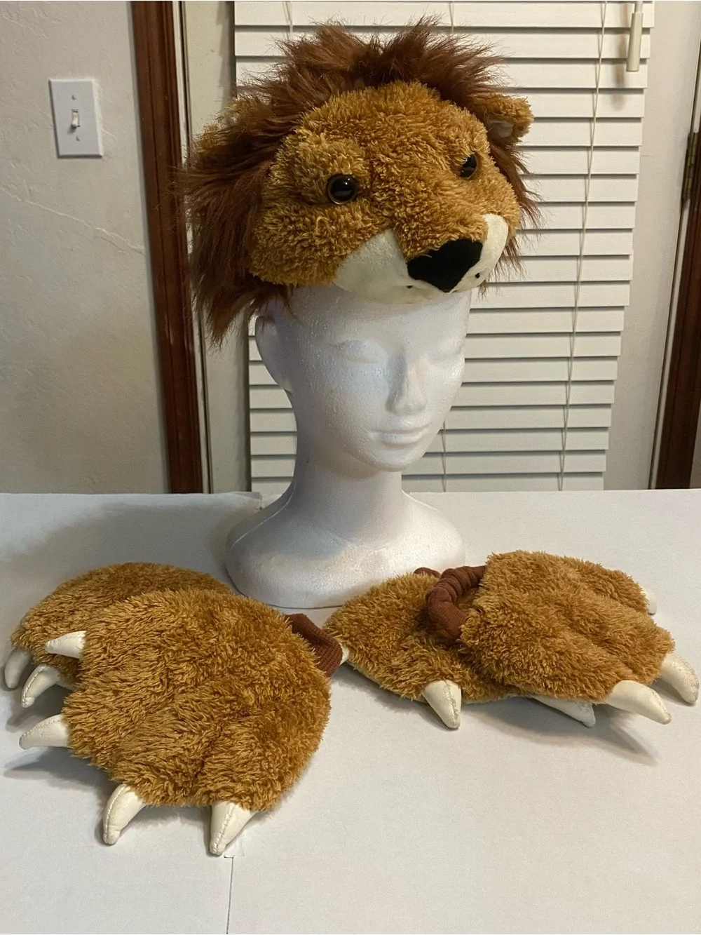 Plush Children’s Lion Dress‑Up Set – Headpiece, Paw Gloves & Paw Feet Covers